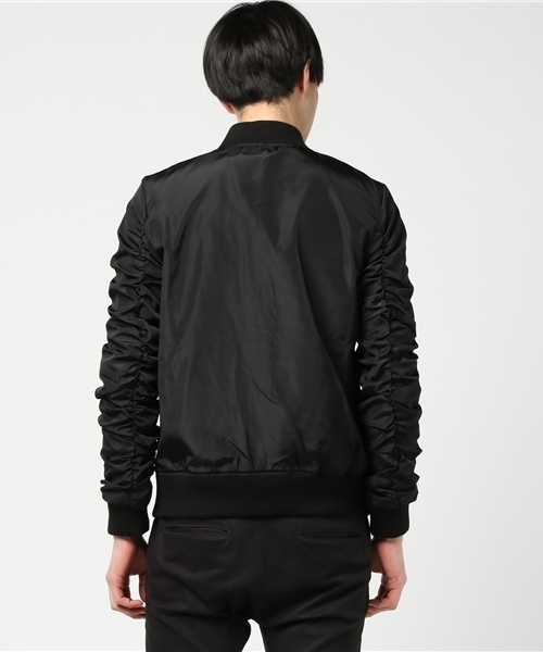 VENCEEXCHANGE（ヴァンスエクスチェンジ）の「袖シャーリングMA-1       （MA-1・メンズ・ブラック/オリーブ・X-LARGE/MEDIUM/LARGE）」の4枚目の写真