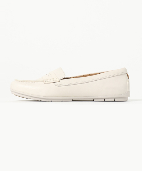 Clarks（クラークス）の「Un Terra / アンテラ (オフホワイトレザー)（モカシン/デッキシューズ・レディース・ホワイト・6/4.5/3/4/3.5/5.5/5/7）」の2枚目の写真