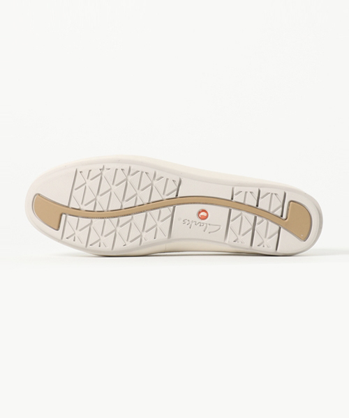 Clarks（クラークス）の「Un Terra / アンテラ (オフホワイトレザー)（モカシン/デッキシューズ・レディース・ホワイト・6/4.5/3/4/3.5/5.5/5/7）」の3枚目の写真