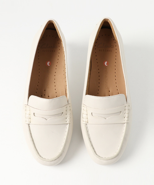 Clarks（クラークス）の「Un Terra / アンテラ (オフホワイトレザー)（モカシン/デッキシューズ・レディース・ホワイト・6/4.5/3/4/3.5/5.5/5/7）」の5枚目の写真