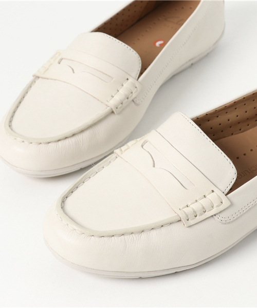 Clarks（クラークス）の「Un Terra / アンテラ (オフホワイトレザー)（モカシン/デッキシューズ・レディース・ホワイト・6/4.5/3/4/3.5/5.5/5/7）」の6枚目の写真