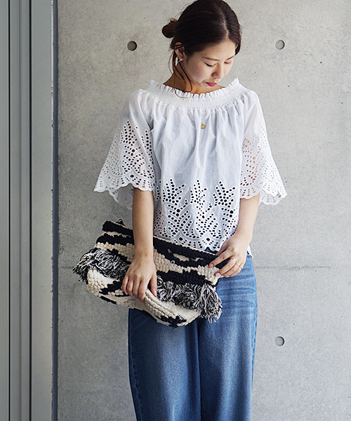 laboratory work（ラボラトリーワーク）の「カットワーク刺繍ブラウス（シャツ/ブラウス・レディース・ホワイト/ブラック・MEDIUM）」の4枚目の写真