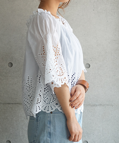 laboratory work（ラボラトリーワーク）の「カットワーク刺繍ブラウス（シャツ/ブラウス・レディース・ホワイト/ブラック・MEDIUM）」の17枚目の写真