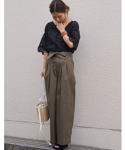 laboratory work（ラボラトリーワーク）の「カットワーク刺繍ブラウス（シャツ/ブラウス・レディース・ホワイト/ブラック・MEDIUM）」の20枚目の写真