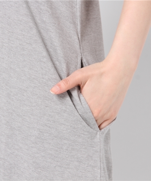 LBC（エルビーシー）の「ロゴプリントVネックワンピース      （ワンピース・レディース・ネイビー/グレー・LARGE/MEDIUM）」の4枚目の写真