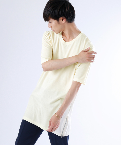 MONO-MART（モノマート）の「裾サイドZIP Uネックロング丈カットソー(1/2スリーブ)（Tシャツ/カットソー・メンズ・ピンク/チャコール/オフホワイト/グレー/グリーン系その他/ネイビー/ブルー系その他/アイボリー/ブラック/ライトブルー・FREE）」の3枚目の写真