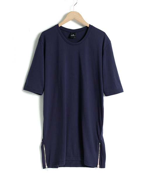 MONO-MART（モノマート）の「裾サイドZIP Uネックロング丈カットソー(1/2スリーブ)（Tシャツ/カットソー・メンズ・ピンク/チャコール/オフホワイト/グレー/グリーン系その他/ネイビー/ブルー系その他/アイボリー/ブラック/ライトブルー・FREE）」の11枚目の写真