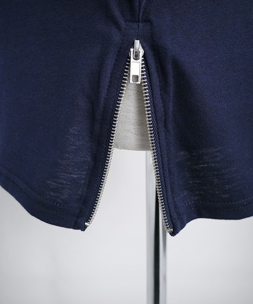 MONO-MART（モノマート）の「裾サイドZIP Uネックロング丈カットソー(1/2スリーブ)（Tシャツ/カットソー・メンズ・ピンク/チャコール/オフホワイト/グレー/グリーン系その他/ネイビー/ブルー系その他/アイボリー/ブラック/ライトブルー・FREE）」の15枚目の写真