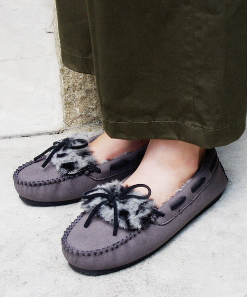 Khloe クロエ Minnetonka ファースリッパ スリッポン Khloe クロエ Minnetonka ミネトンカ のファッション Minnetonka シューズ ミネトンカ レオパード セール 直営店に限定