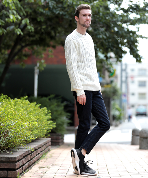 Denime(ドゥニーム)の「ケーブル編みクルーネックニット(ニット/セーター・メンズ・ホワイト/ブラック/グレー/ベージュ/ダークグリーン/オレンジ・SMALL/MEDIUM/LARGE/X-LARGE/XX-LARGE)」の7枚目の写真
