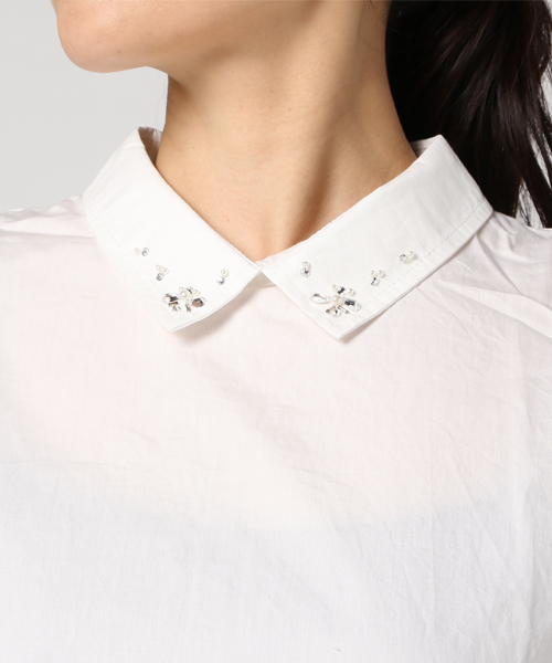 earth music&ecology（アースミュージックアンドエコロジー）の「＜もっと大きなサイズ＞衿ビジュープルオーバー（シャツ/ブラウス・レディース・オフホワイト/ネイビー・13/17）」の3枚目の写真