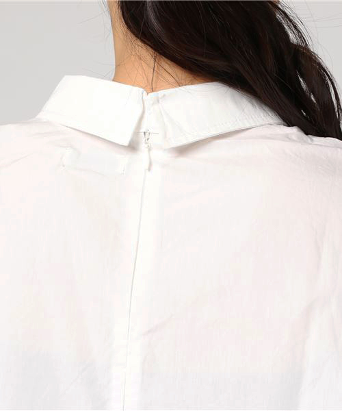 earth music&ecology（アースミュージックアンドエコロジー）の「＜もっと大きなサイズ＞衿ビジュープルオーバー（シャツ/ブラウス・レディース・オフホワイト/ネイビー・13/17）」の4枚目の写真