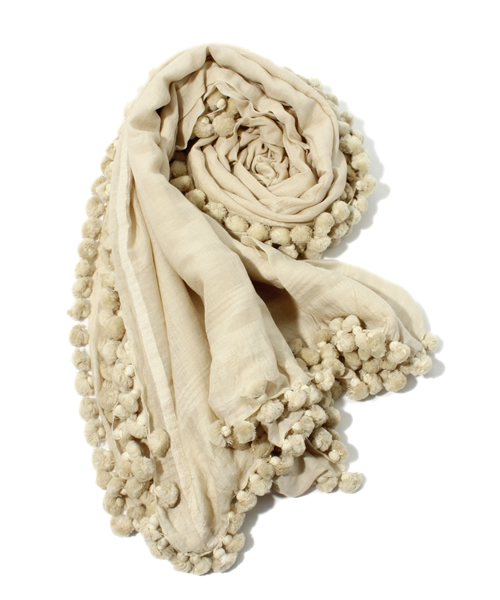 ODORANTES nano・universe(オドラント ナノ・ユニバース)の「MATTA/OD/ポンポンストール(ストール/ショール・レディース・ライトブルー/ブラウン/ブラック/オフホワイト/グレー・FREE)」の6枚目の写真