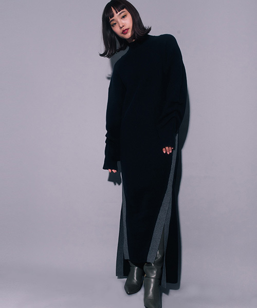 STUDIOUS HIGH(ストゥディオスハイ)の「アシメサイドラインニットワンピース(ワンピース・レディース・グレー/ネイビー・1)」の2枚目の写真