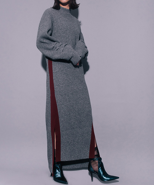 STUDIOUS HIGH(ストゥディオスハイ)の「アシメサイドラインニットワンピース(ワンピース・レディース・グレー/ネイビー・1)」の4枚目の写真