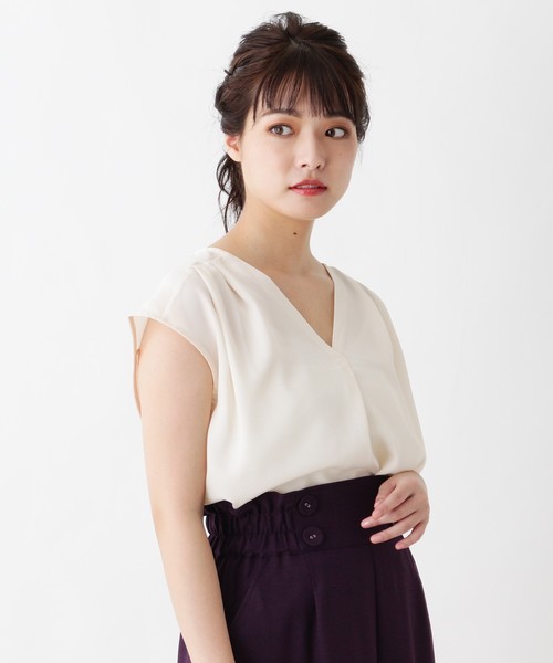 grove（グローブ）の「異素材切り替えVネックプルオーバー（Tシャツ/カットソー・レディース・アイボリー/グリーン系/ネイビー・02/03）」の2枚目の写真