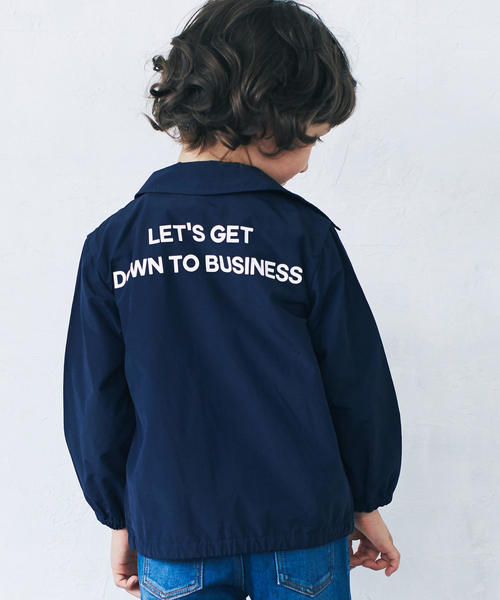 green label relaxing(グリーンレーベルリラクシング)の「【キッズ】ロゴプリントコーチジャケット(ブルゾン・キッズ・オリーブ/ネイビー・135/125/105/115)」の2枚目の写真