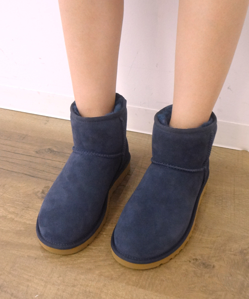 CIAOPANIC(チャオパニック)の「【UGG】CLASSICMINI(ブーツ・レディース・ブラック/ブラウン/グレー/ネイビー・23cm/24cm/25cm)」の4枚目の写真