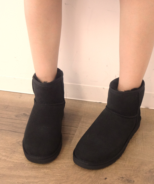 CIAOPANIC(チャオパニック)の「【UGG】CLASSICMINI(ブーツ・レディース・ブラック/ブラウン/グレー/ネイビー・23cm/24cm/25cm)」の3枚目の写真