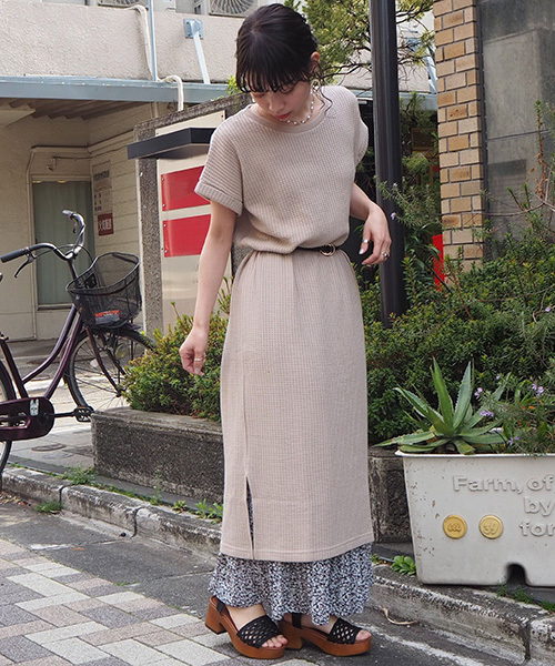 tiptop(ティップトップ)の「ワッフルロングワンピース(ワンピース・レディース・ブラック/ベージュ/カーキ/アイボリー/グレイッシュベージュ・FREE)」の10枚目の写真
