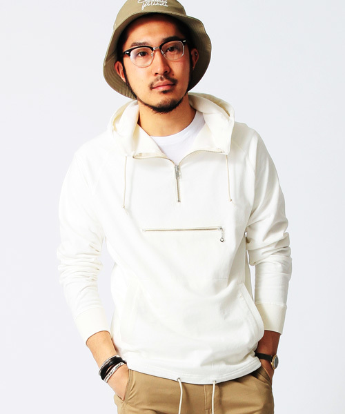 BEAMS(ビームス)の「BEAMS / スウェット アノラック(パーカー・メンズ・オフホワイト/ブルー/ネイビー・SMALL/MEDIUM/LARGE/X-LARGE)」の2枚目の写真