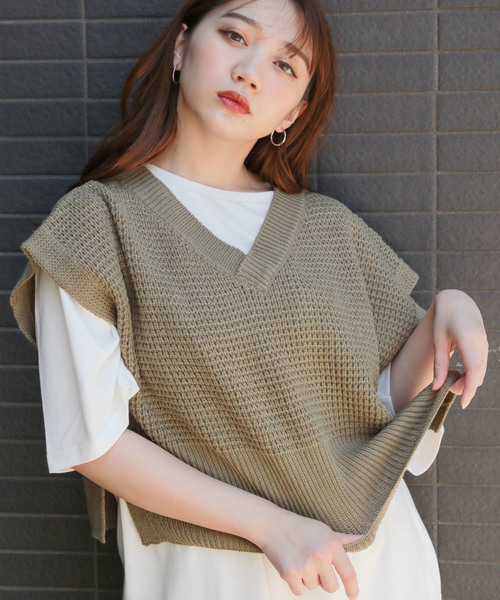 apres jour（アプレジュール）の「Vネックアゼベスト【ZOZOTOWN限定アイテム】（ベスト・レディース・ブラック/カーキ/ベージュ/モカ・フリー）」の4枚目の写真