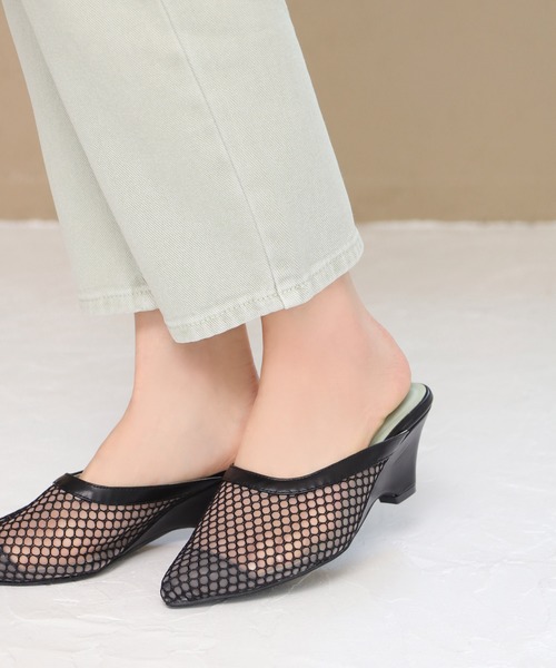 SESTO（セスト）の「ポインテッドトゥウエッジメッシュシアーミュールサンダル（サンダル・レディース・ブラック/ベージュ・L/S/3L/LL/M）」の5枚目の写真