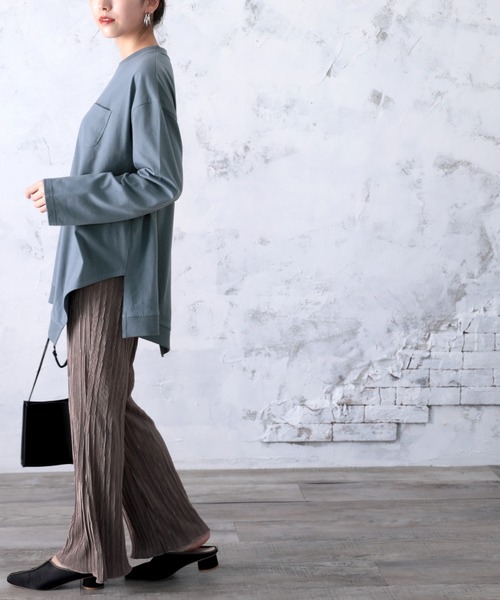 classicalelf（クラシカルエルフ）の「アシンメトリー・ビッグシルエットクルーネック無地ロングカットソー(長袖)（Tシャツ/カットソー・レディース・ホワイト/ブラック/ベージュ/ブラウン/グレイッシュブルー/モスグリーン・MEDIUM/LARGE/X-LARGE/XX-LARGE）」の2枚目の写真
