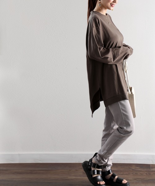 classicalelf（クラシカルエルフ）の「アシンメトリー・ビッグシルエットクルーネック無地ロングカットソー(長袖)（Tシャツ/カットソー・レディース・ホワイト/ブラック/ベージュ/ブラウン/グレイッシュブルー/モスグリーン・MEDIUM/LARGE/X-LARGE/XX-LARGE）」の22枚目の写真