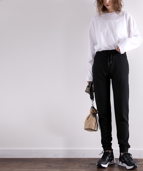 classicalelf（クラシカルエルフ）の「アシンメトリー・ビッグシルエットクルーネック無地ロングカットソー(長袖)（Tシャツ/カットソー・レディース・ホワイト/ブラック/ベージュ/ブラウン/グレイッシュブルー/モスグリーン・MEDIUM/LARGE/X-LARGE/XX-LARGE）」の8枚目の写真