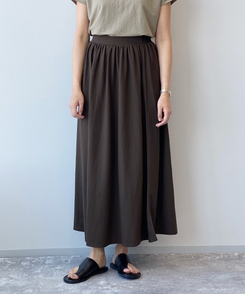 LAKOLE(ラコレ)の「【接触冷感】コンパクトピケマキシスカート / LAKOLE(スカート・レディース・ダークブラウン/カーキ/ブラック/ライトベージュ・MEDIUM/SMALL)」の3枚目の写真