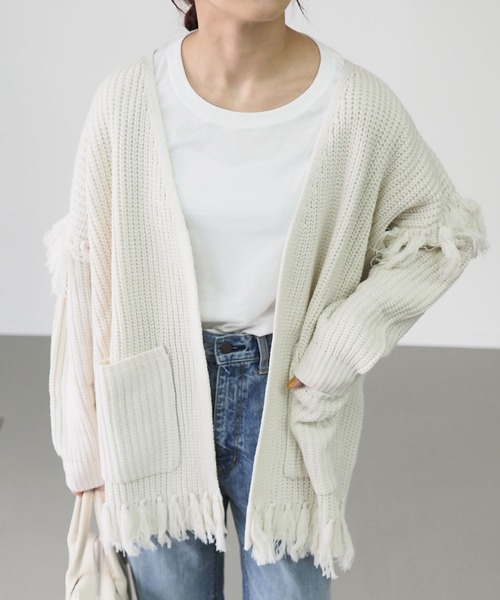 Riberry（リベリー）の「フリンジ使いカーデ（ニット/セーター・レディース・オフホワイト/ブラック/チャコールグレー/ベージュ/カーキ・MEDIUM）」の2枚目の写真