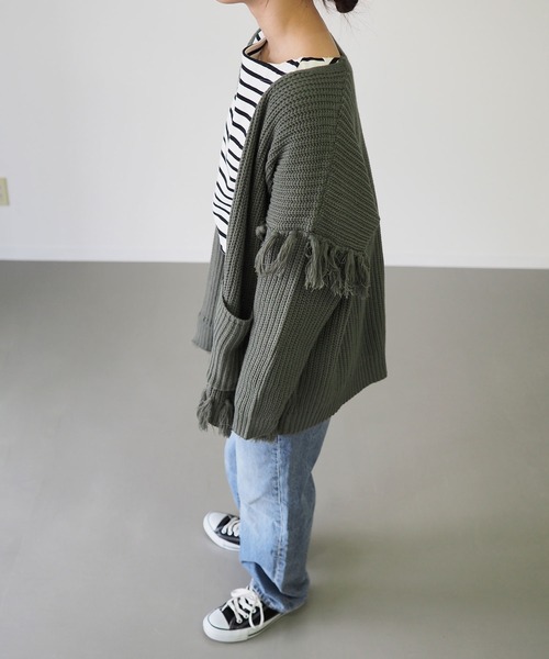 Riberry（リベリー）の「フリンジ使いカーデ（ニット/セーター・レディース・オフホワイト/ブラック/チャコールグレー/ベージュ/カーキ・MEDIUM）」の6枚目の写真