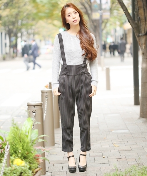 Heather（ヘザー）の「ハイウエストサスペンダーパンツ　552640（その他パンツ・レディース・ネイビー/ストライプ/ブラック・FREE）」の3枚目の写真