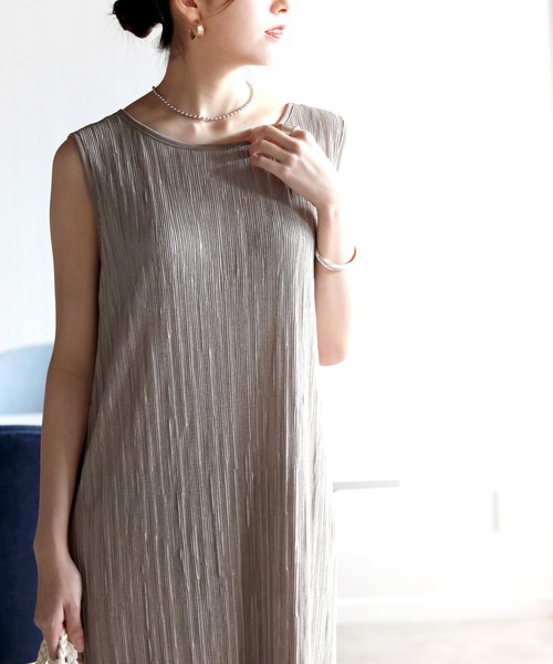 classicalelf(クラシカルエルフ)の「サテンノースリーブワッシャーワンピース(袖なし)(ワンピース・レディース・ブラック/モカ/グレイッシュベージュ・MEDIUM/LARGE/X-LARGE)」の3枚目の写真