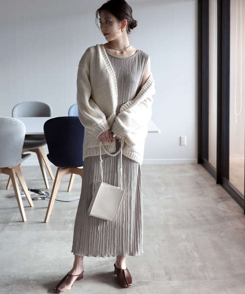 classicalelf(クラシカルエルフ)の「サテンノースリーブワッシャーワンピース(袖なし)(ワンピース・レディース・ブラック/モカ/グレイッシュベージュ・MEDIUM/LARGE/X-LARGE)」の19枚目の写真