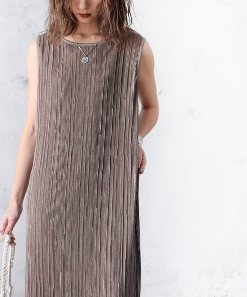 classicalelf(クラシカルエルフ)の「サテンノースリーブワッシャーワンピース(袖なし)(ワンピース・レディース・ブラック/モカ/グレイッシュベージュ・MEDIUM/LARGE/X-LARGE)」の13枚目の写真