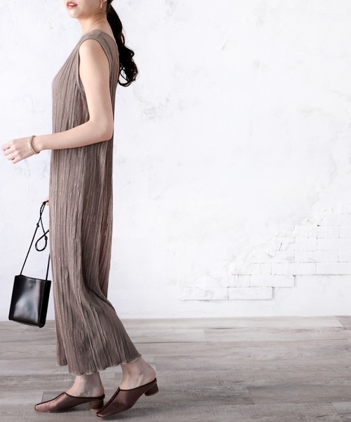 classicalelf(クラシカルエルフ)の「サテンノースリーブワッシャーワンピース(袖なし)(ワンピース・レディース・ブラック/モカ/グレイッシュベージュ・MEDIUM/LARGE/X-LARGE)」の9枚目の写真