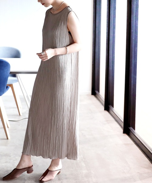 classicalelf(クラシカルエルフ)の「サテンノースリーブワッシャーワンピース(袖なし)(ワンピース・レディース・ブラック/モカ/グレイッシュベージュ・MEDIUM/LARGE/X-LARGE)」の14枚目の写真