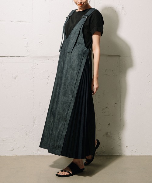 MARECHAL TERRE（マルシャルテル）の「サイドプリーツジャンパースカート（ジャンパースカート・レディース・ブラック/ベージュ/インディゴブルー・SMALL/MEDIUM）」の3枚目の写真