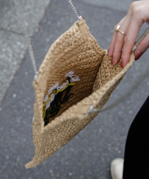 flower（フラワー）の「フローイングフラワーバッグ（ショルダーバッグ・レディース・アイボリー・FREE）」の2枚目の写真