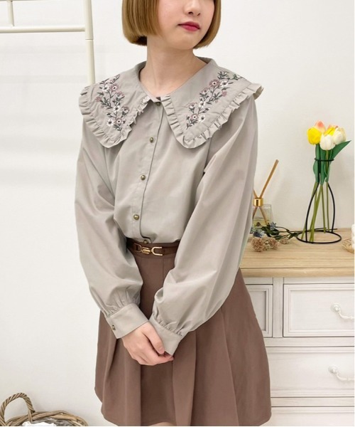 apres jour（アプレジュール）の「刺繍襟ブラウス【ZOZOTOWN限定アイテム】（シャツ/ブラウス・レディース・オフホワイト/グレイッシュベージュ/ミント・X-LARGE/フリー）」の10枚目の写真
