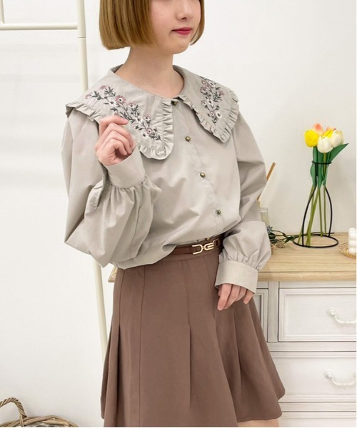 apres jour（アプレジュール）の「刺繍襟ブラウス【ZOZOTOWN限定アイテム】（シャツ/ブラウス・レディース・オフホワイト/グレイッシュベージュ/ミント・X-LARGE/フリー）」の12枚目の写真