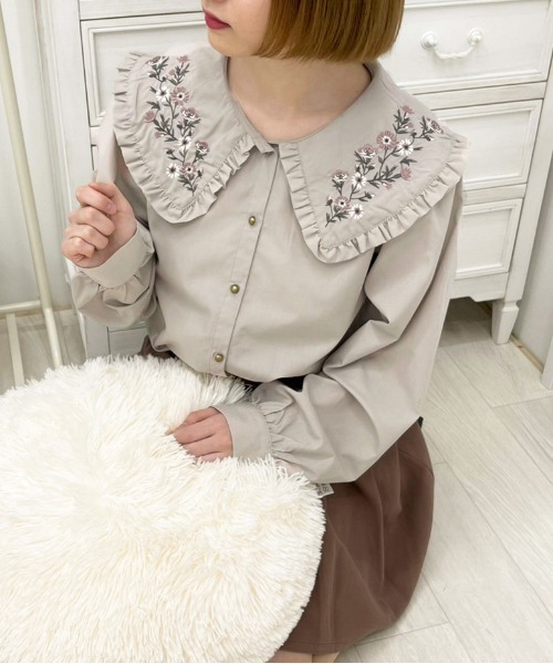 apres jour（アプレジュール）の「刺繍襟ブラウス【ZOZOTOWN限定アイテム】（シャツ/ブラウス・レディース・オフホワイト/グレイッシュベージュ/ミント・X-LARGE/フリー）」の15枚目の写真