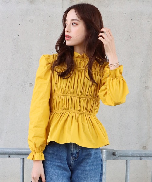 BLUEEAST(ブルーイースト)の「シャーリングブラウス(シャツ/ブラウス・レディース・ホワイト/ブラック/イエロー/レッド・MEDIUM)」の3枚目の写真