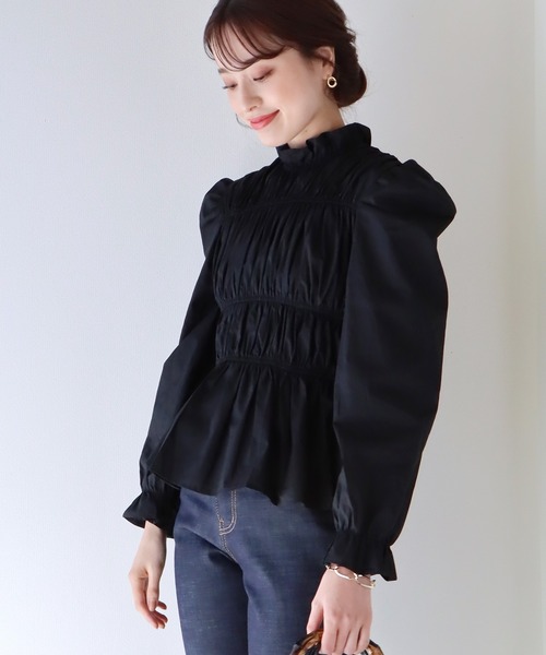 BLUEEAST(ブルーイースト)の「シャーリングブラウス(シャツ/ブラウス・レディース・ホワイト/ブラック/イエロー/レッド・MEDIUM)」の2枚目の写真