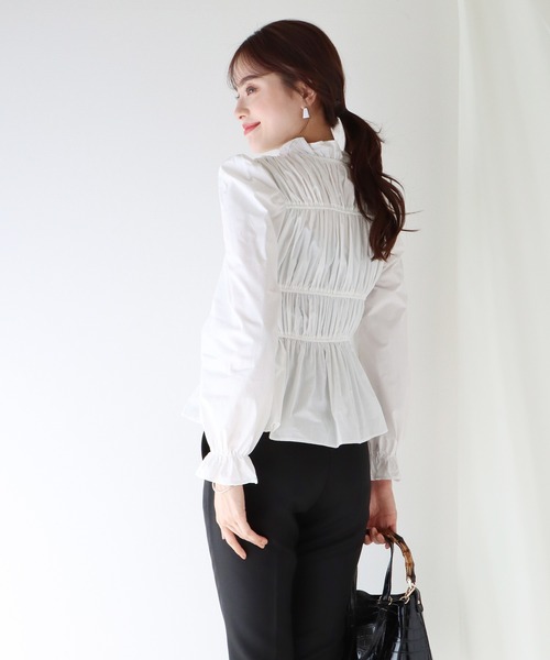 BLUEEAST(ブルーイースト)の「シャーリングブラウス(シャツ/ブラウス・レディース・ホワイト/ブラック/イエロー/レッド・MEDIUM)」の5枚目の写真