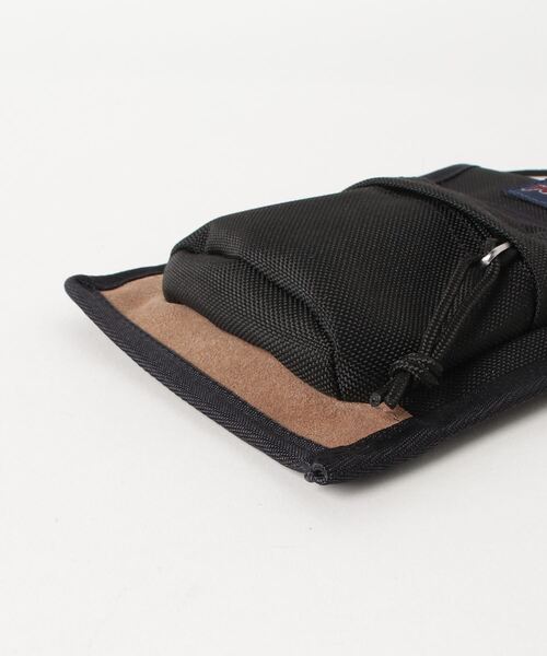 JANSPORT(ジャンスポーツ)の「JANSPORT/ジャンスポーツ ESSENTIAL CARRYALL ネックポーチ JS0A4QUU008(ショルダーバッグ・メンズ・ブラック・FREE)」の4枚目の写真