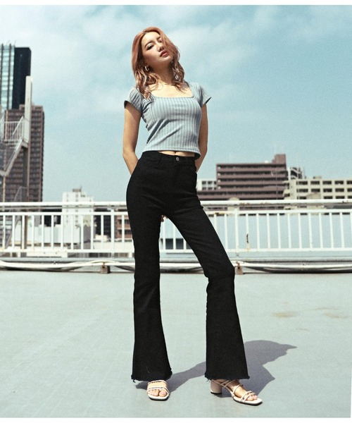 ANAP（アナップ）の「バックレースアップブラックフレアパンツ（デニムパンツ・レディース・ブラック・S/M）」の2枚目の写真