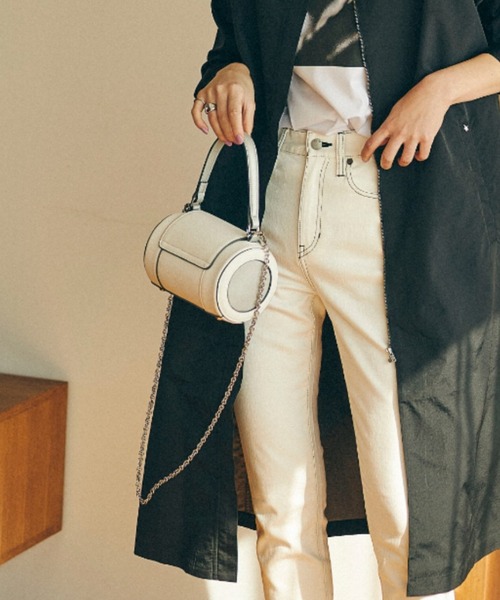 Ezick(エジック)の「丸型バッグ(ショルダーバッグ・レディース・ホワイト・FREE)」の1枚目の写真